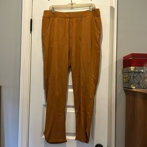 NWT pact women’s airplane tulip hem pant